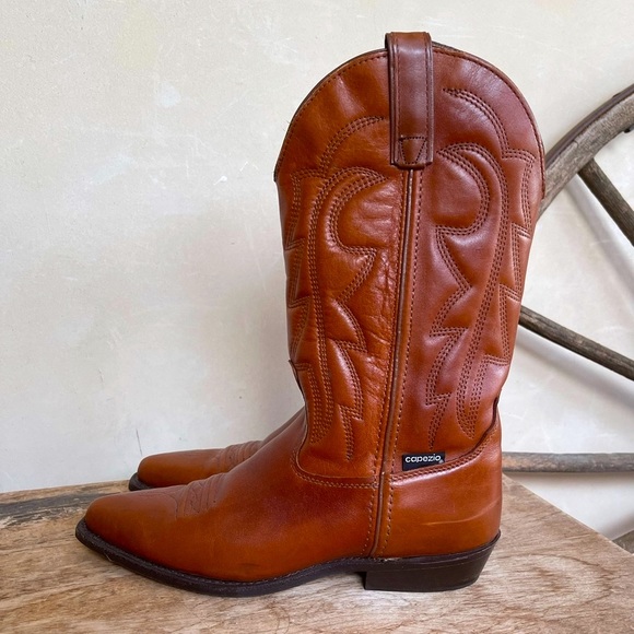 CAPEZIO Cute 80’s Brown Leather Cowboy Boots Embroidered Stitching. 8 1/2 USA!!! - Picture 5 of 14
